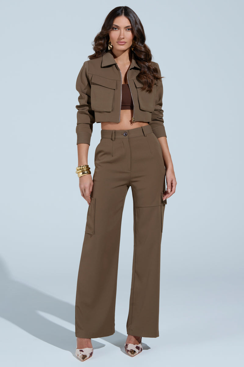 TAKE IT EASY CARGO BOMBER IN TAUPE